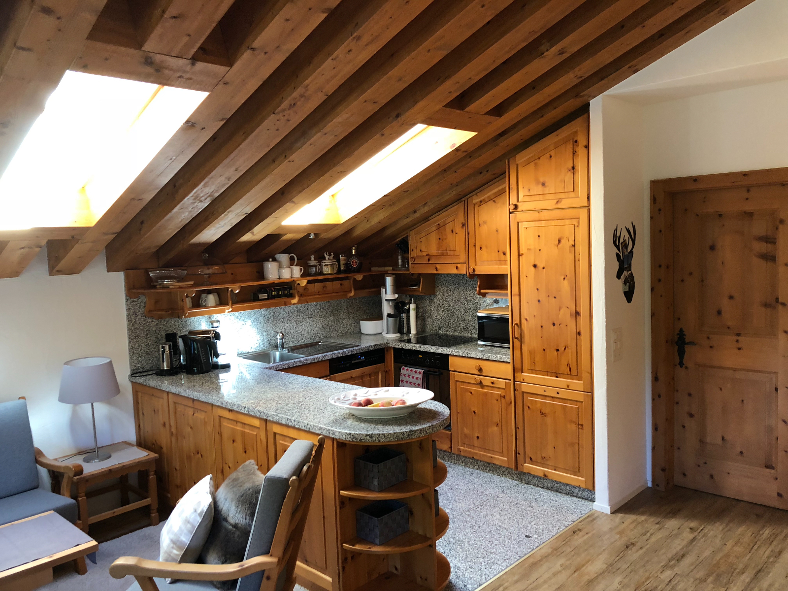 Wohnzimmer mit Küche 2