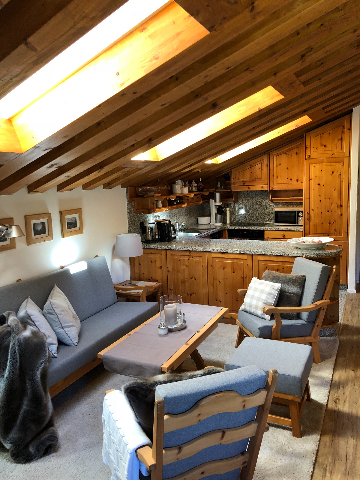 Wohnzimmer mit Küche