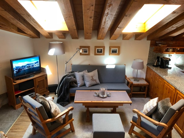 Living area with mountain view vacation rental Engadin